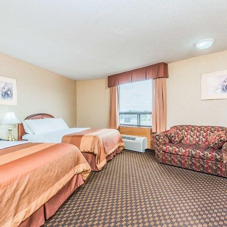 Howard Johnson By Wyndham Kitchener Conestoga Bagian luar foto