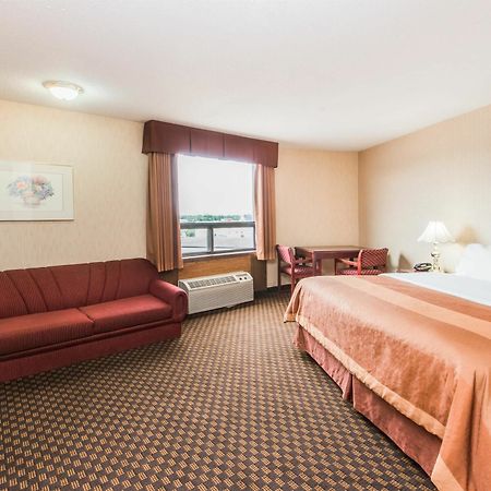 Howard Johnson By Wyndham Kitchener Conestoga Bagian luar foto