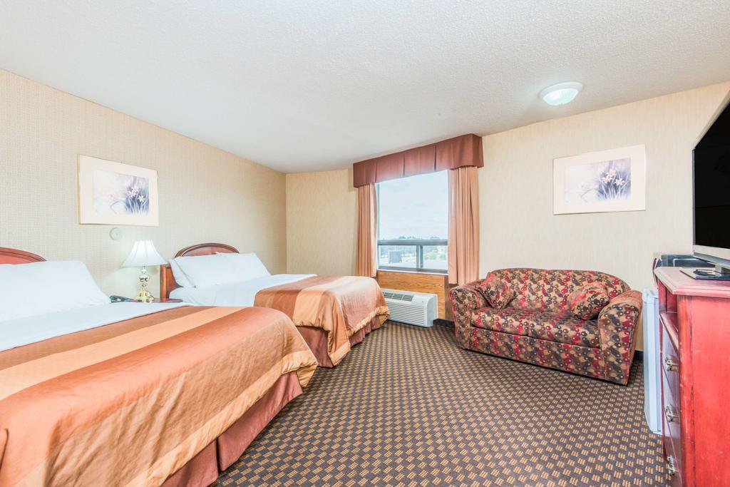 Howard Johnson By Wyndham Kitchener Conestoga Bagian luar foto