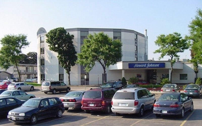 Howard Johnson By Wyndham Kitchener Conestoga Bagian luar foto